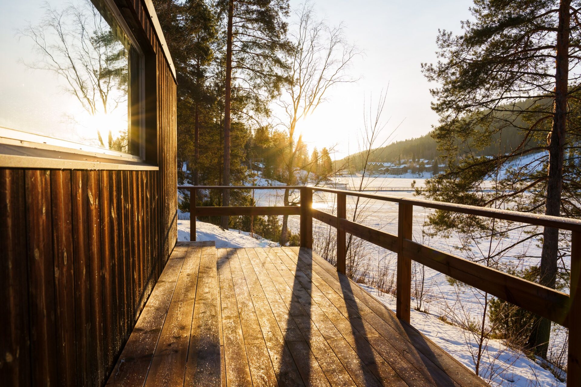 Talvinen löylykontti järven rannalla Tahkolla