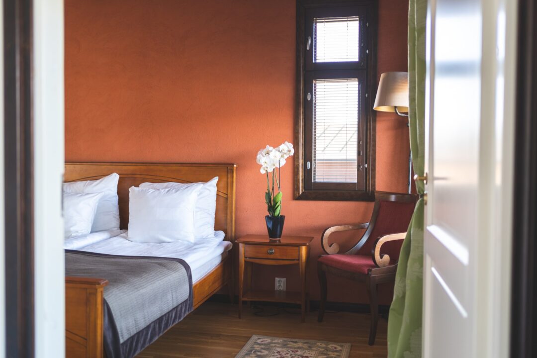 goldenresort_master_bedroom-2